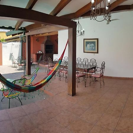 Lili'S Hostel Santa Cruz de La Sierra Extérieur photo