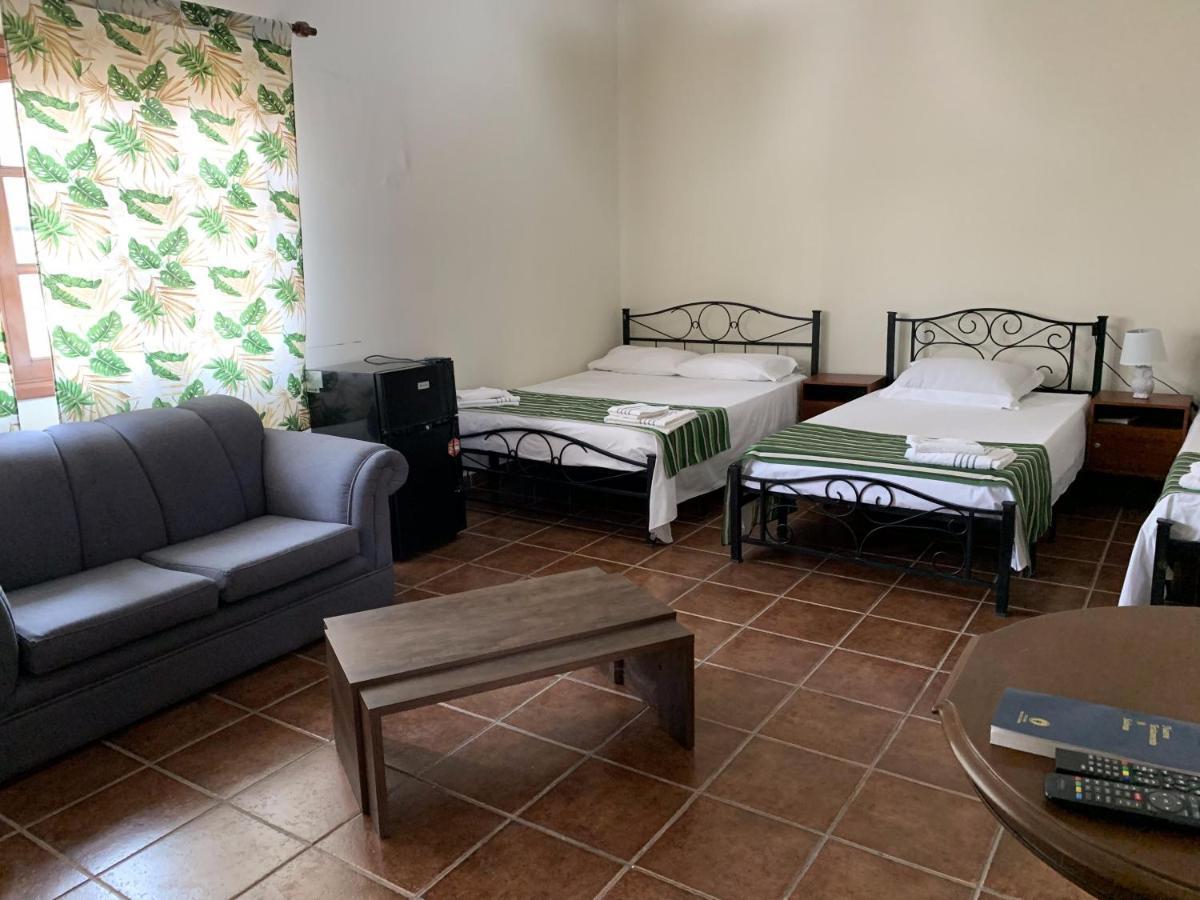 Lili'S Hostel Santa Cruz de La Sierra Extérieur photo