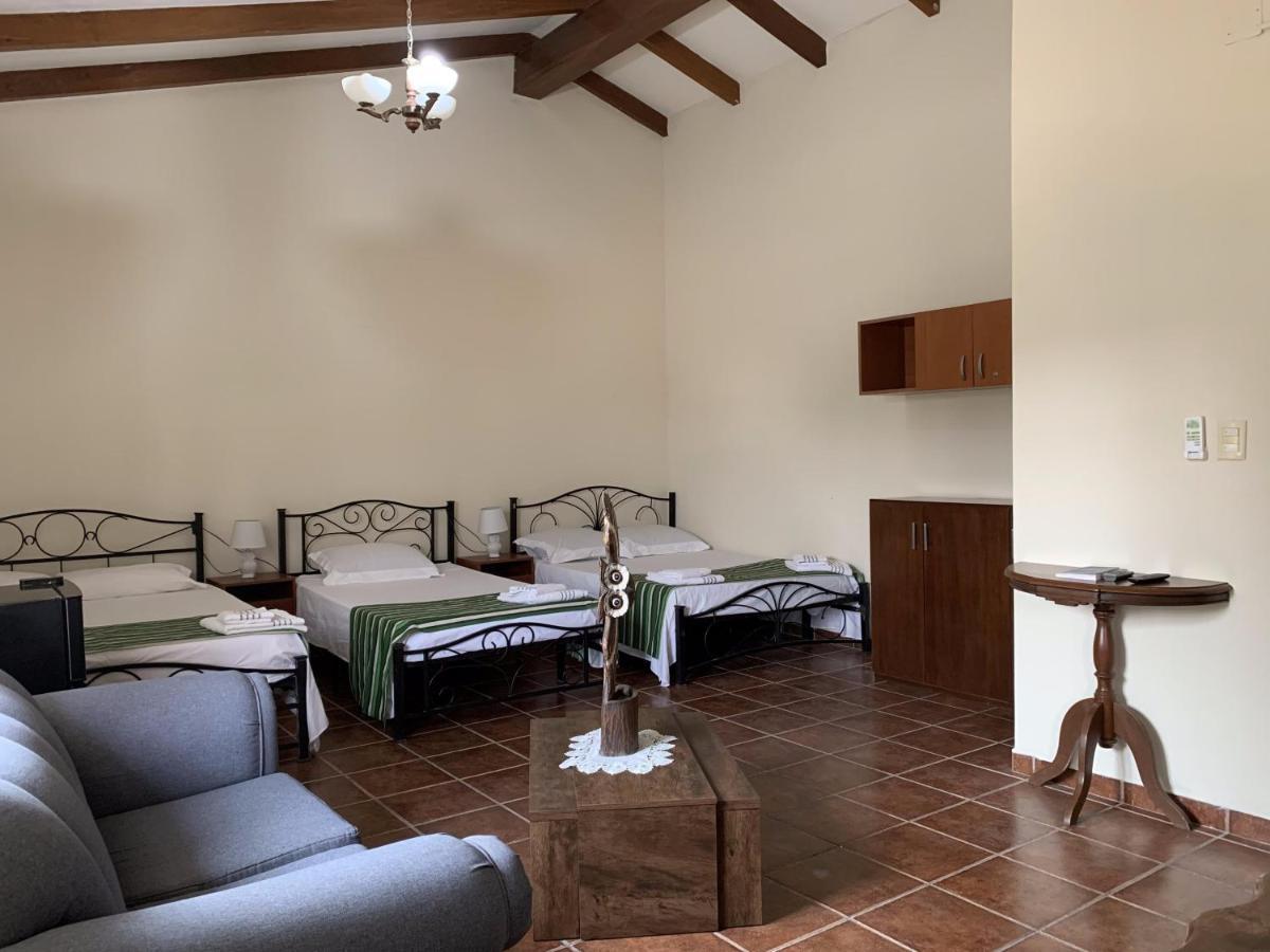 Lili'S Hostel Santa Cruz de La Sierra Extérieur photo