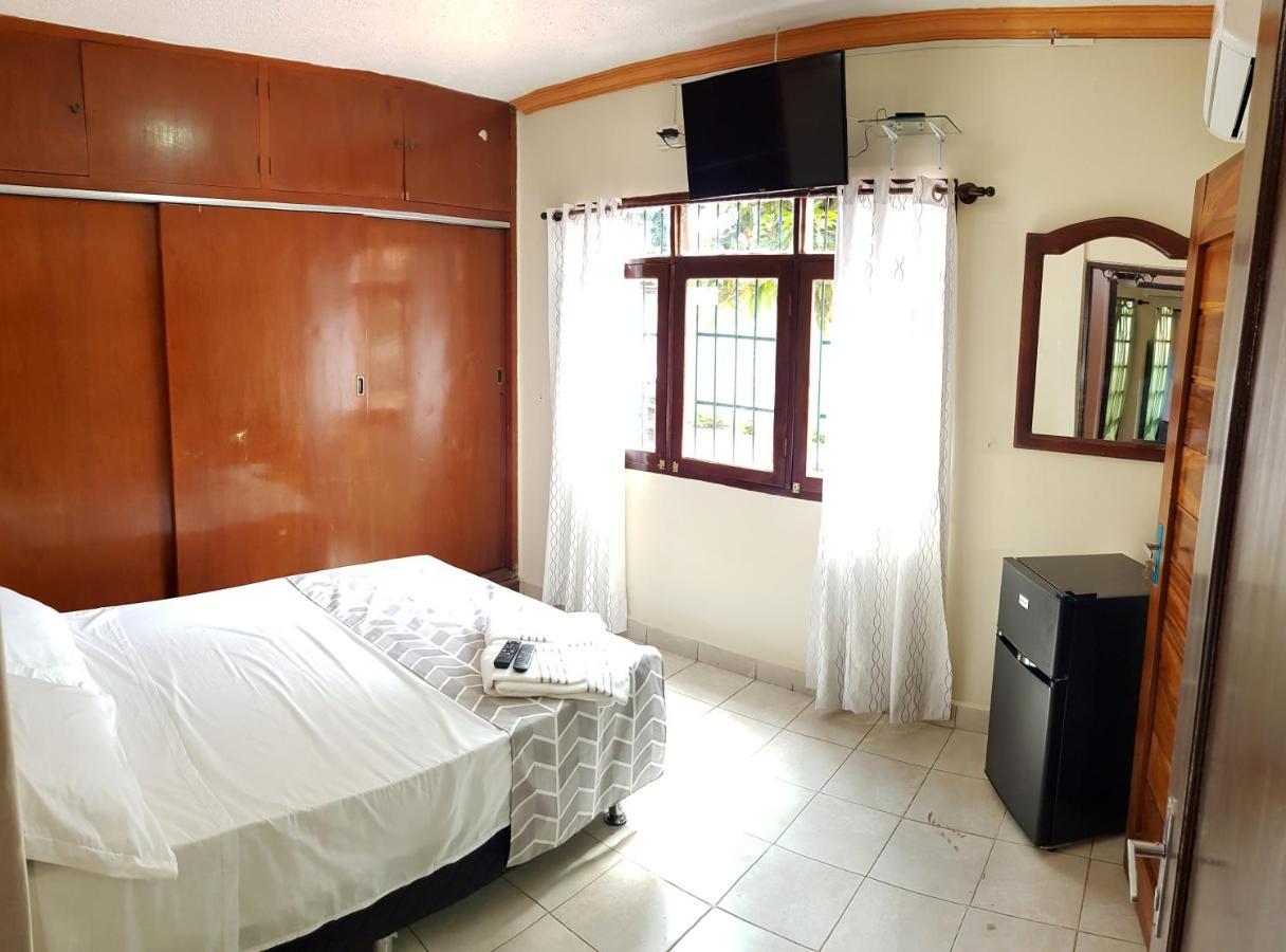 Lili'S Hostel Santa Cruz de La Sierra Extérieur photo