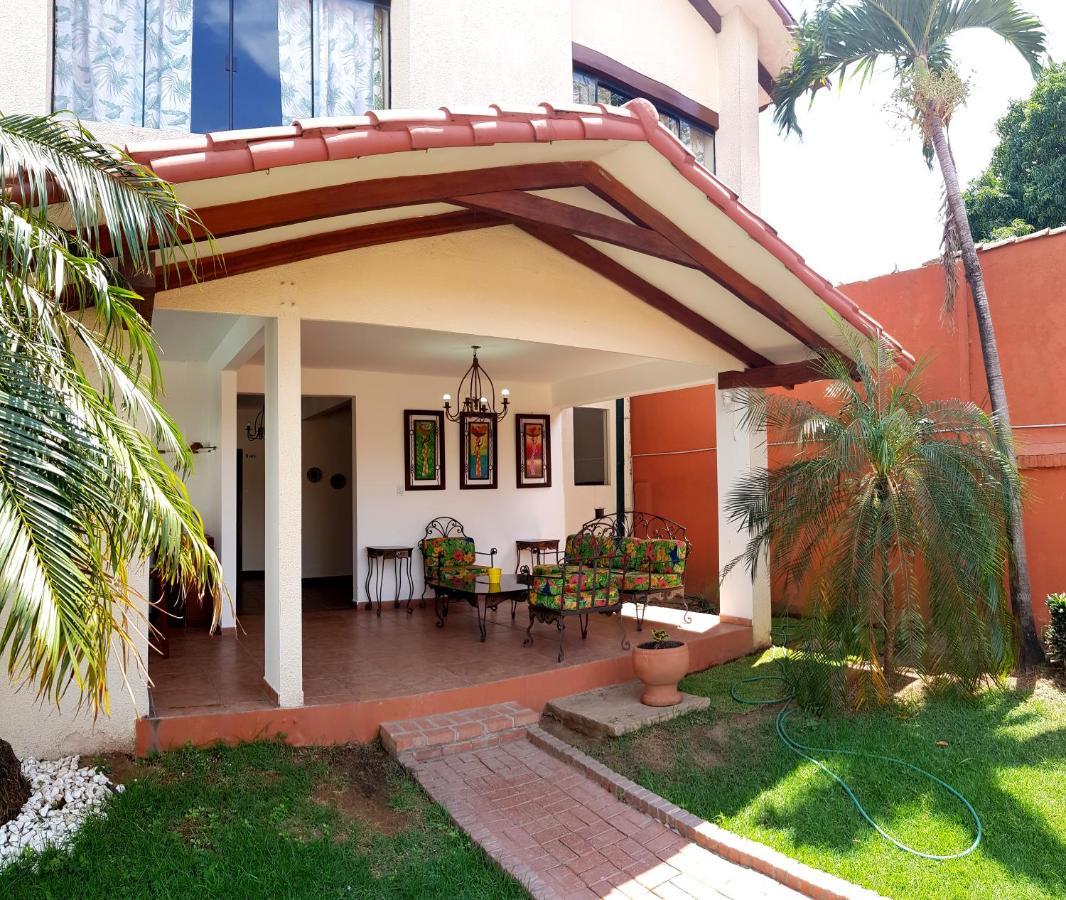 Lili'S Hostel Santa Cruz de La Sierra Extérieur photo