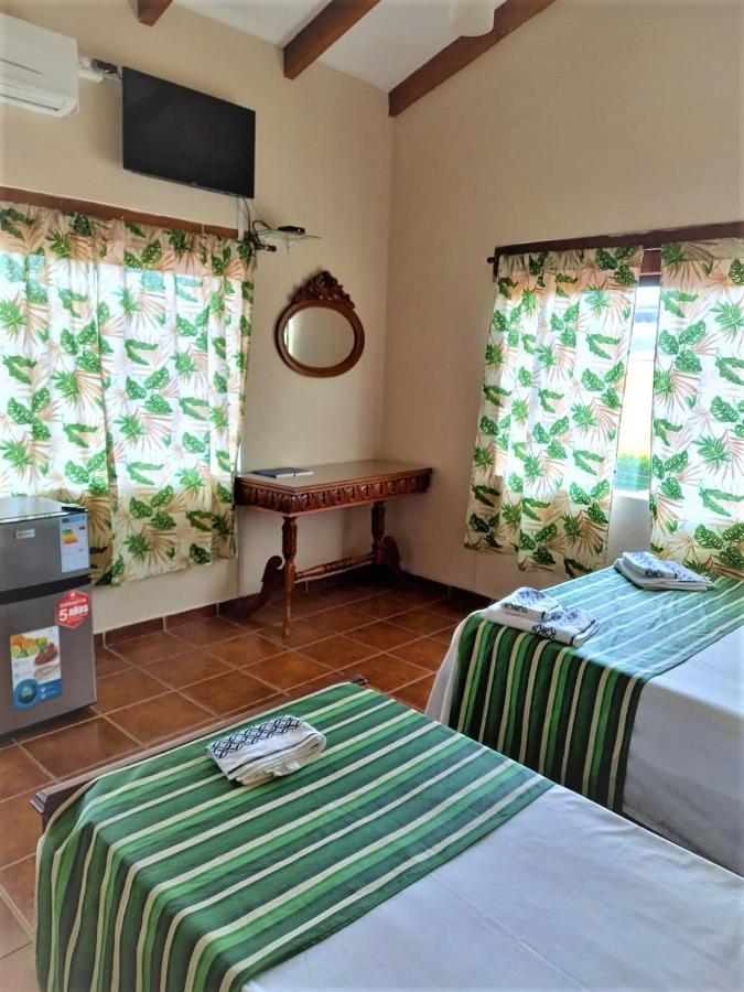 Lili'S Hostel Santa Cruz de La Sierra Extérieur photo