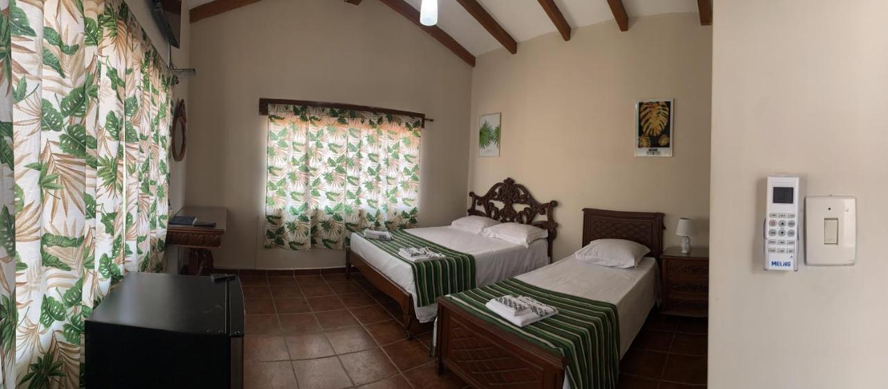 Lili'S Hostel Santa Cruz de La Sierra Extérieur photo