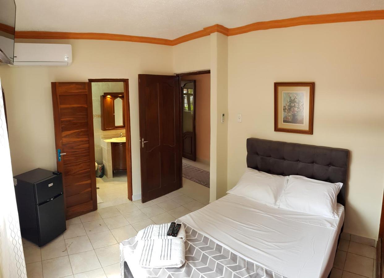 Lili'S Hostel Santa Cruz de La Sierra Extérieur photo