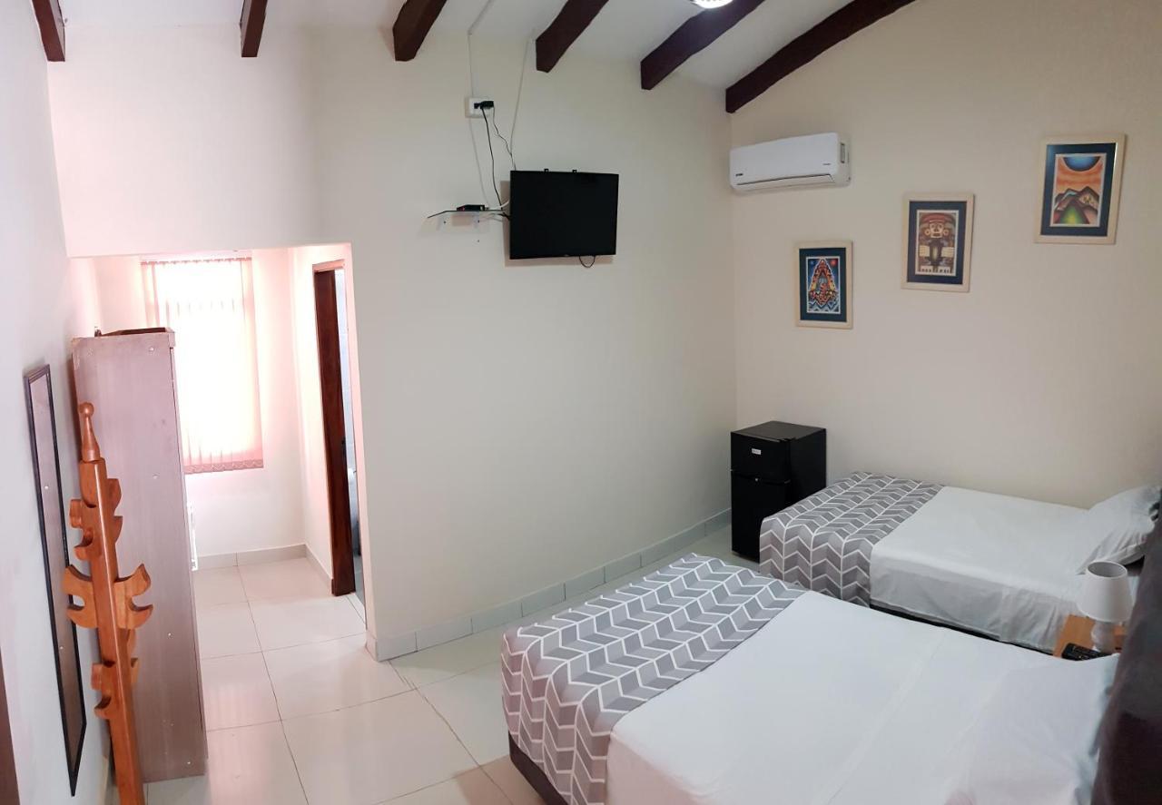 Lili'S Hostel Santa Cruz de La Sierra Extérieur photo