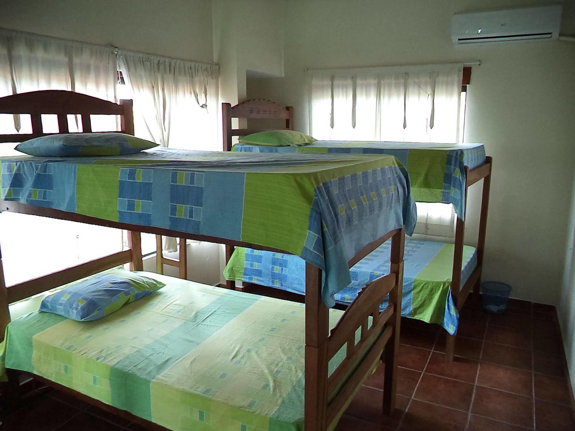 Lili'S Hostel Santa Cruz de La Sierra Extérieur photo