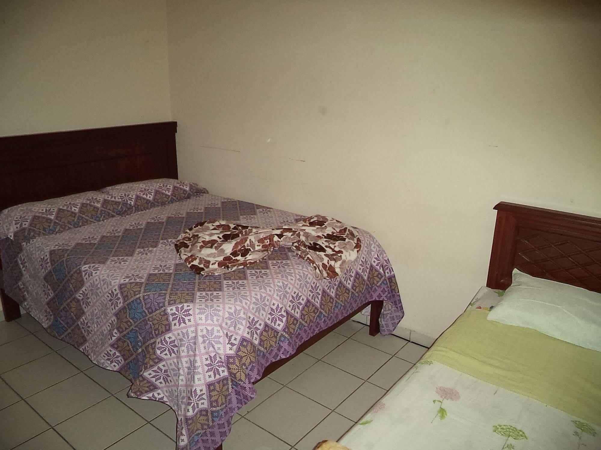 Lili'S Hostel Santa Cruz de La Sierra Extérieur photo