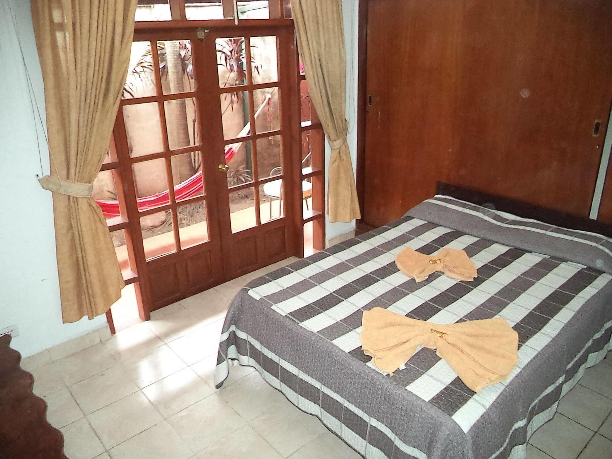 Lili'S Hostel Santa Cruz de La Sierra Extérieur photo